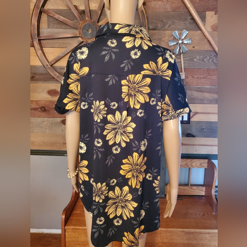 LuLaRoe Black w/ Yellow Floral Charlie Button Down Blouse - Picture 5 of 10
